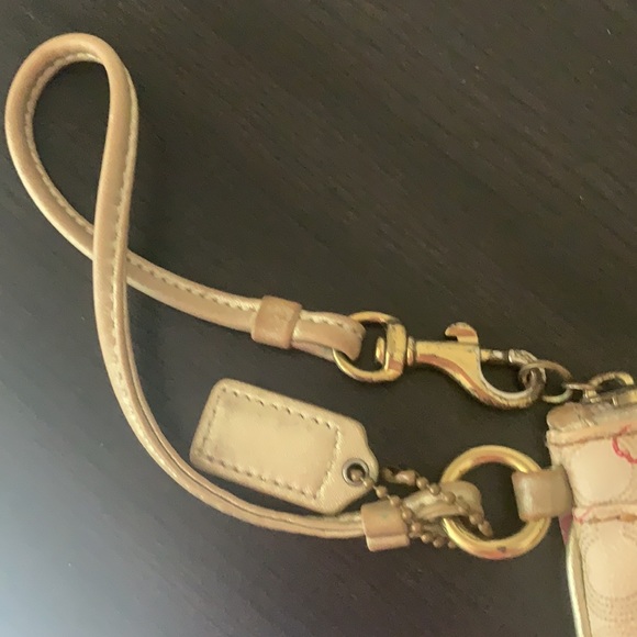 Coach wristlet cream with pink flower 🌸 design - Picture 5 of 10